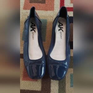 Women's Navy Blue Flats Size 10. Anne Klein Sport.